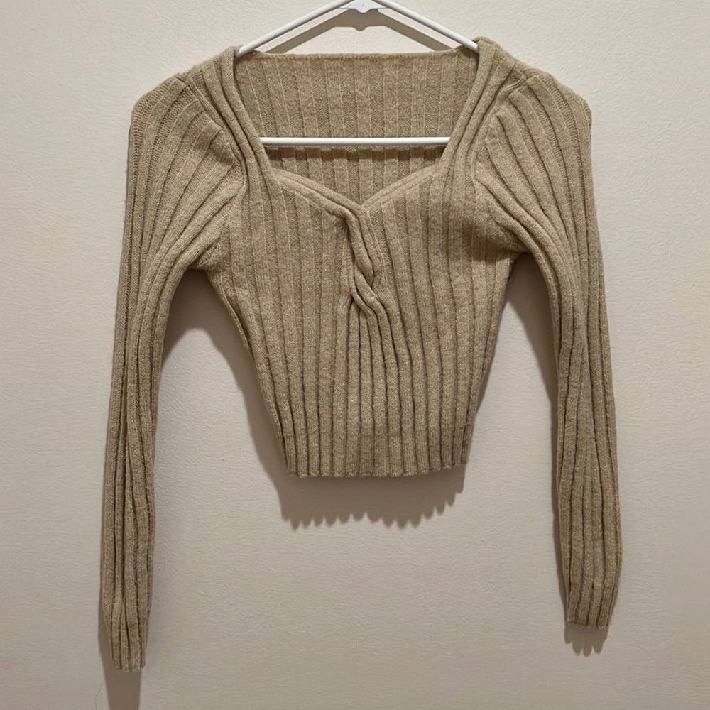 short knitted top